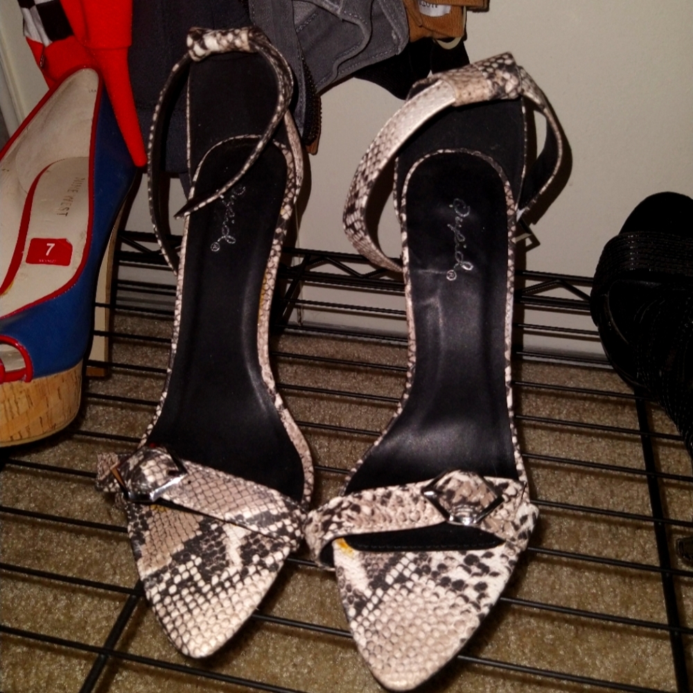 Qupid snakeskin heels size 6.5 BNWT
